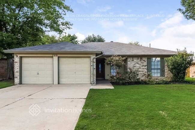 Building Photo - 709 W Lynn Creek Dr