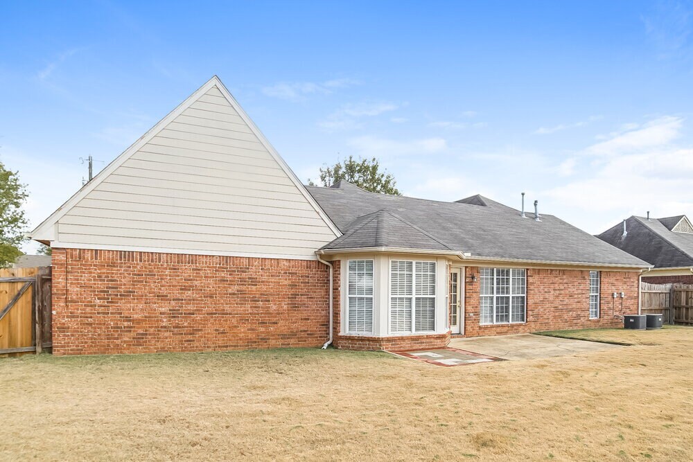 Building Photo - 6541 Sandbourne E