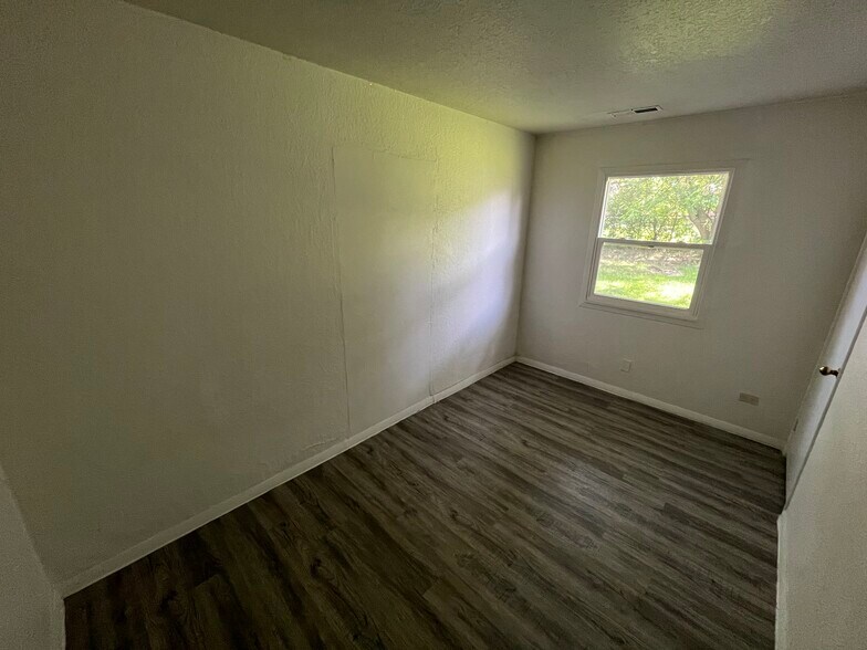 Building Photo - 2705 Horton Dr