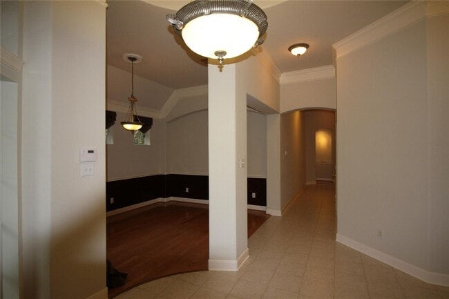 Building Photo - 1648 Lakeside Enclave Dr
