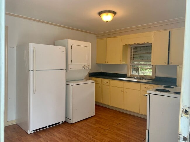 Building Photo - Promise Land North --  Charming 3 bedroom home in heart of Historic Walking District Downtown Mor...