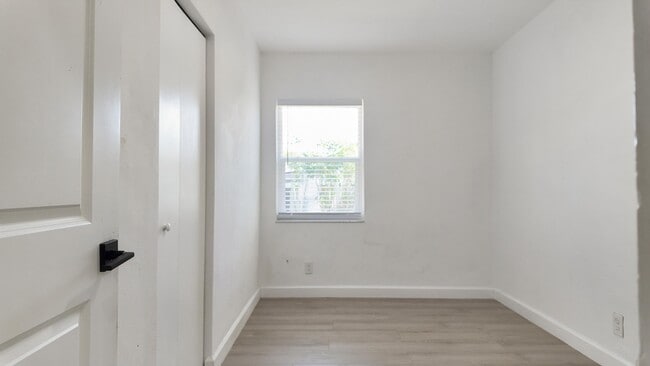 Building Photo - 720 S 11th St