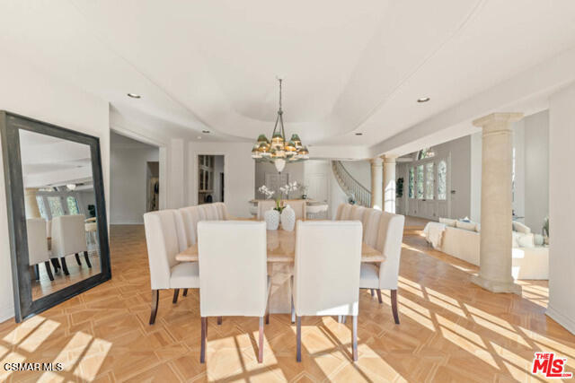 Building Photo - 4440 Hayvenhurst Ave