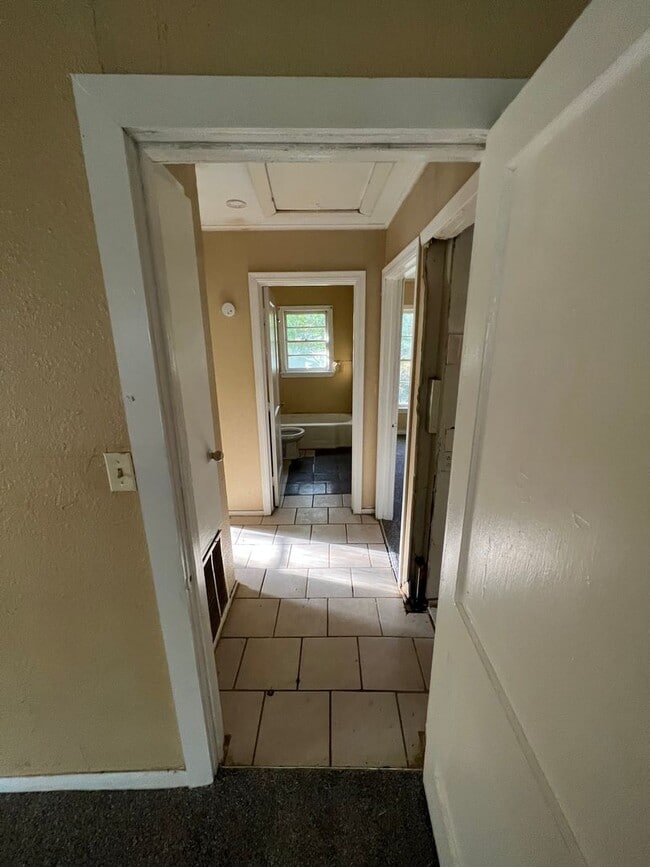 Building Photo - 2 bed/1bath