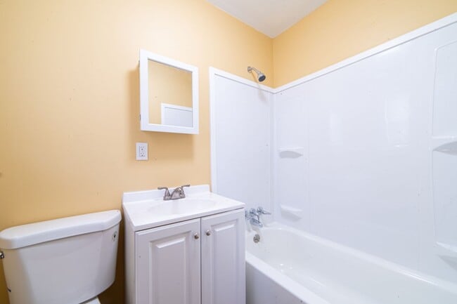 Building Photo - 323 W Peach St