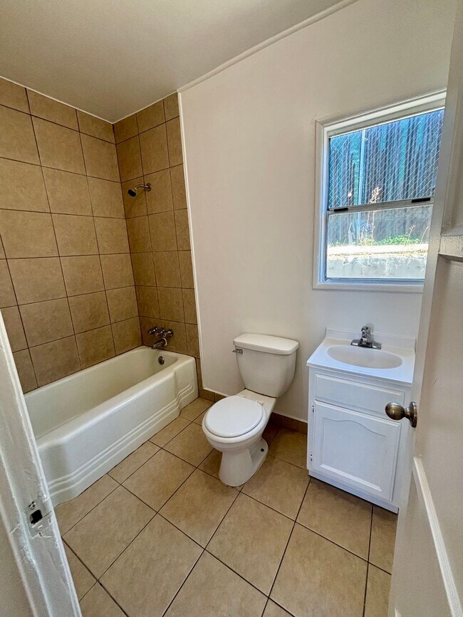 Interior Photo - Foothill, 7529 &amp; Helendale