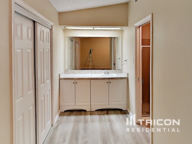 Building Photo - 2813 Whitehurst Dr