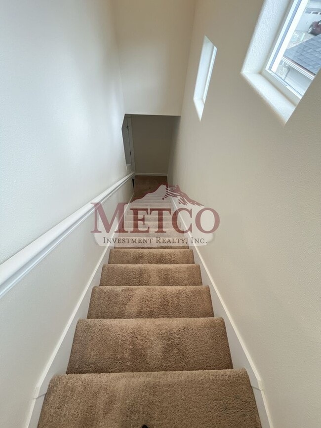 Building Photo - FOR RENT: Beautiful Coburg 3 Bed / 2.5 Bath Craftsman!
