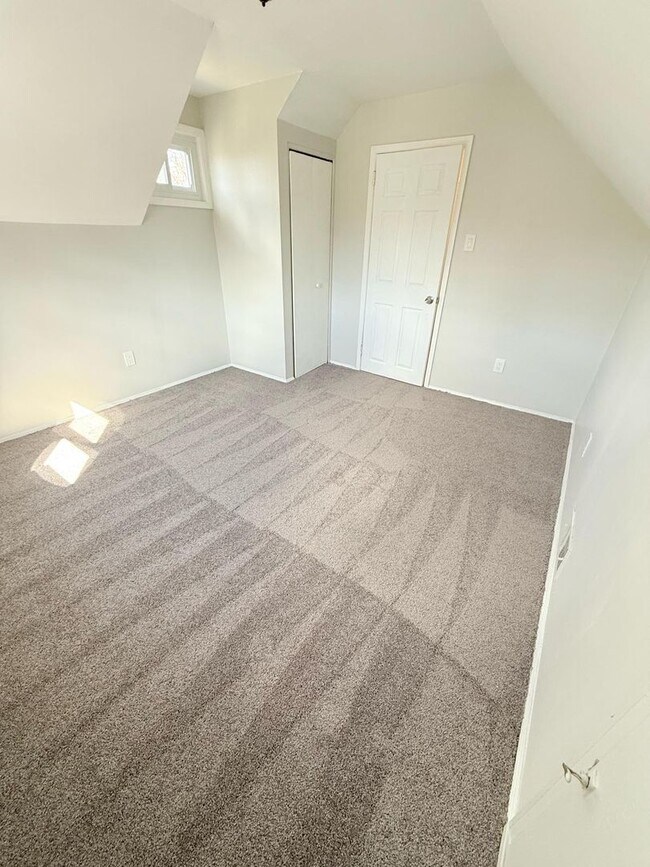 Building Photo - Great 4BR, 1 1/2BA Single Family Home in P...