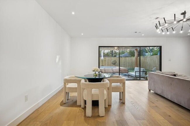 Building Photo - 1611 Ridgehaven Dr