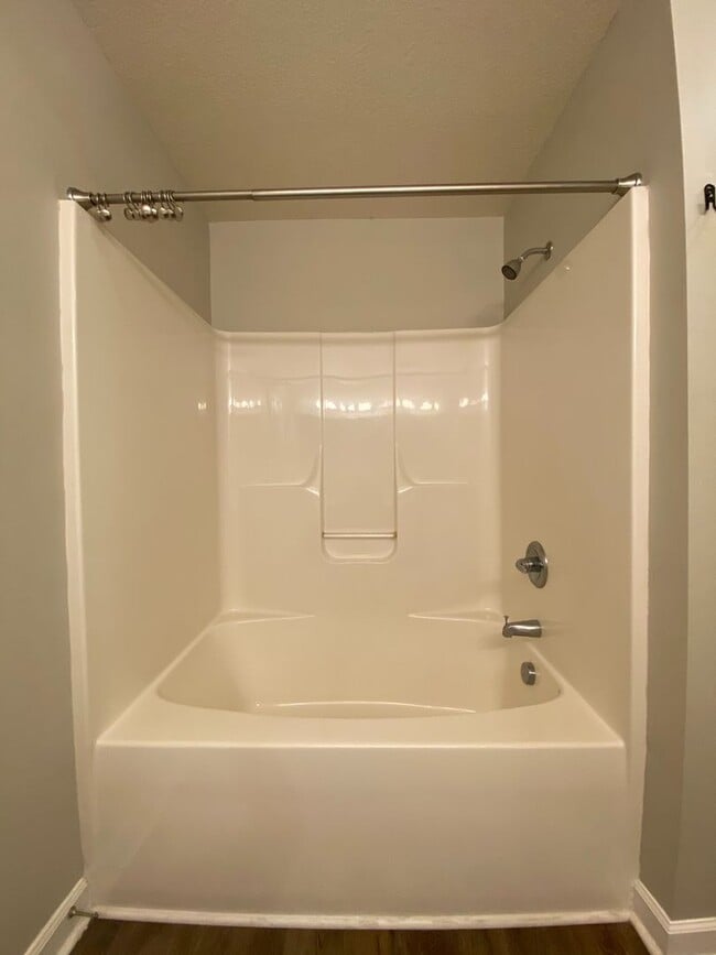 Building Photo - Splendid on Springwood