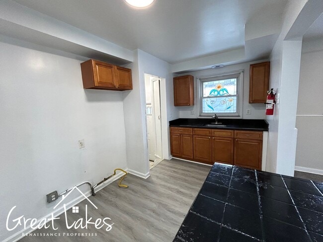 Building Photo - Lovely 3 Bedroom 1 Bathroom now available for rent