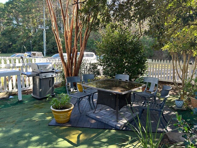 Building Photo - Fully Furnished: Stunning 3 - Bedroom 2.5 - Bath Townhome - Mt. Pleasant, SC