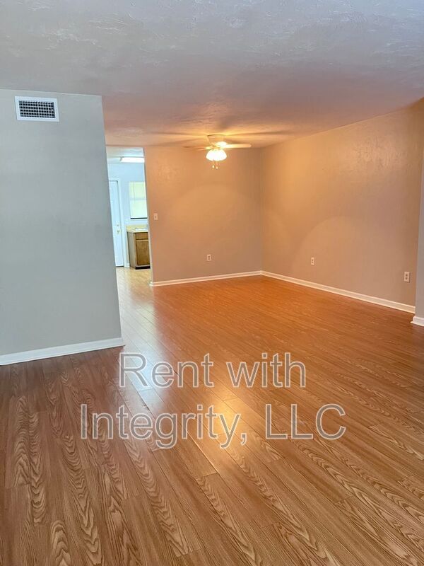 Building Photo - 581 Holyoke Ct