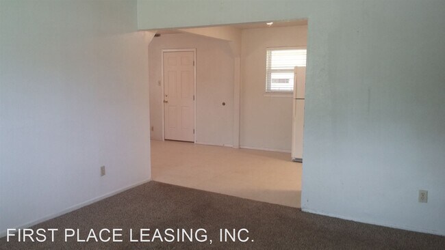 Building Photo - 3 br, 2 bath House - 325 Circle Dr.