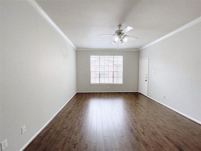 Building Photo - 2255 Braeswood Park Dr
