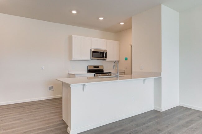 Building Photo - New Construction-Never Lived in Duplex, Pe...