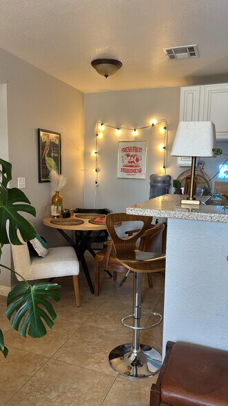 Building Photo - 5111 S Lindell Rd