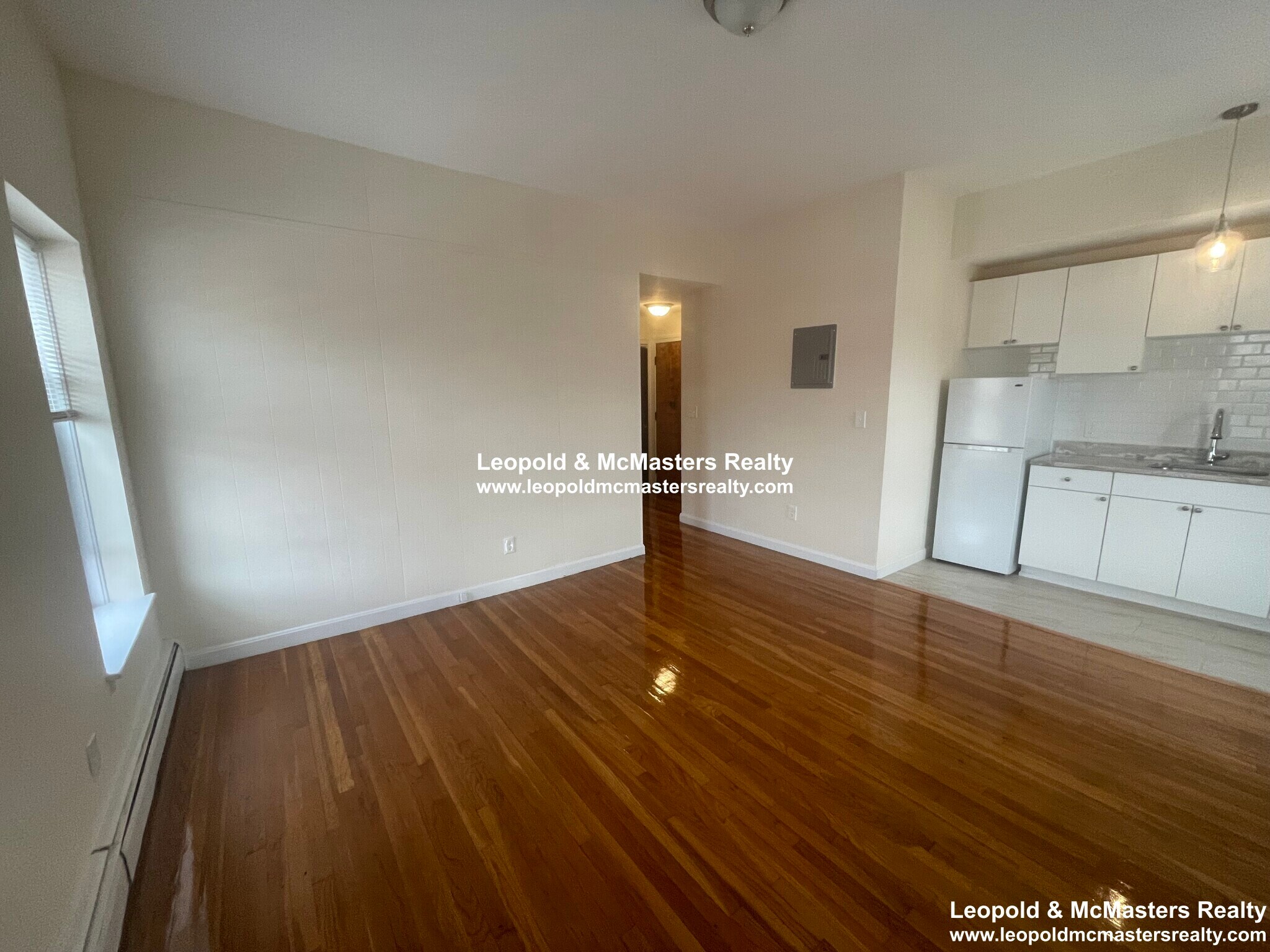 Building Photo - 180 North Beacon St