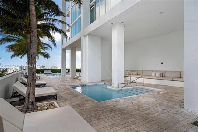 Building Photo - 1040 Biscayne Blvd