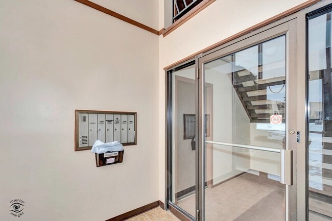 Building Photo - 7302 Blackstone Ave