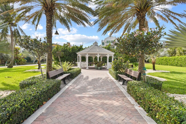 Building Photo - 840 Ocean Dr