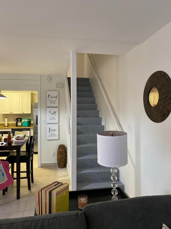 Building Photo - 1772 Gulfstream Ave