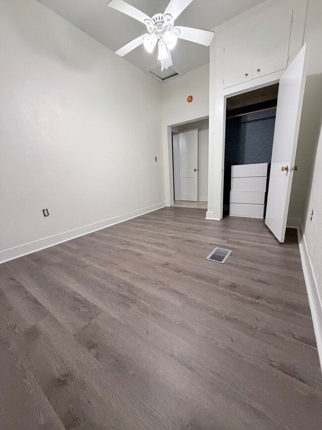 Building Photo - 400 N 37th Ave