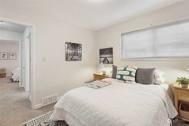 Building Photo - Amazing Richmond Beach Retreat 2bd 2ba
