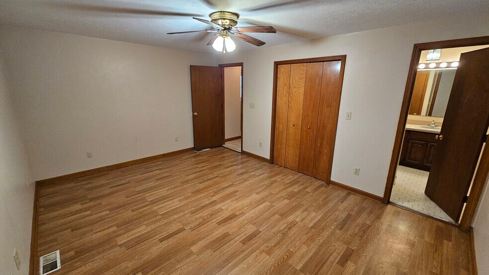 Primary Bedroom - 4242 Allmond Ave