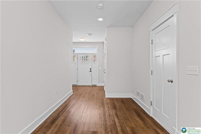 Building Photo - 1674 Best Pl