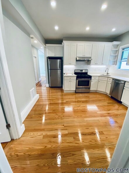 Building Photo - 164 Hyde Park Ave