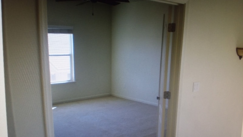 Building Photo - 911 Larch Dr