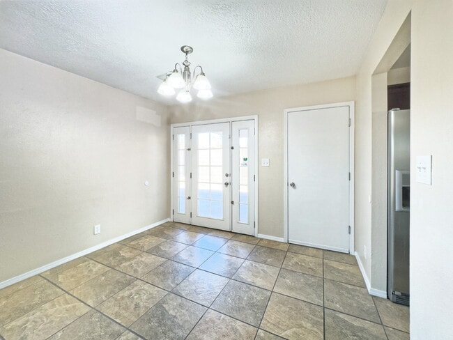 Building Photo - Summer Siesta by the Pool!