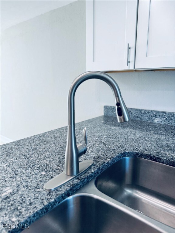 Building Photo - 4641 SW Santa Barbara Pl