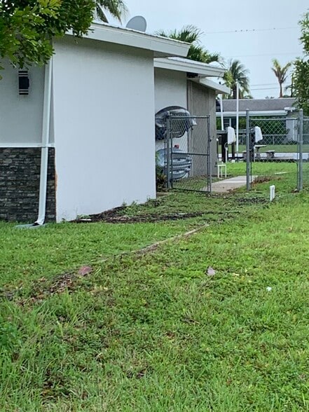 Building Photo - 5330 Bayshore Ave