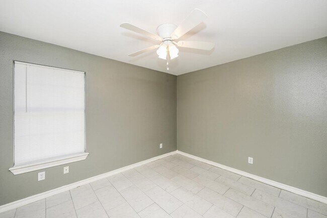 Building Photo - 205 W San Carlos St