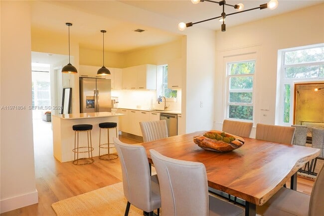 Building Photo - 640 NE 71st St