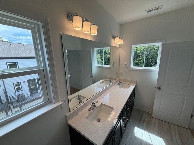 Building Photo - Brand New 3-Story home in the heart of Nor...