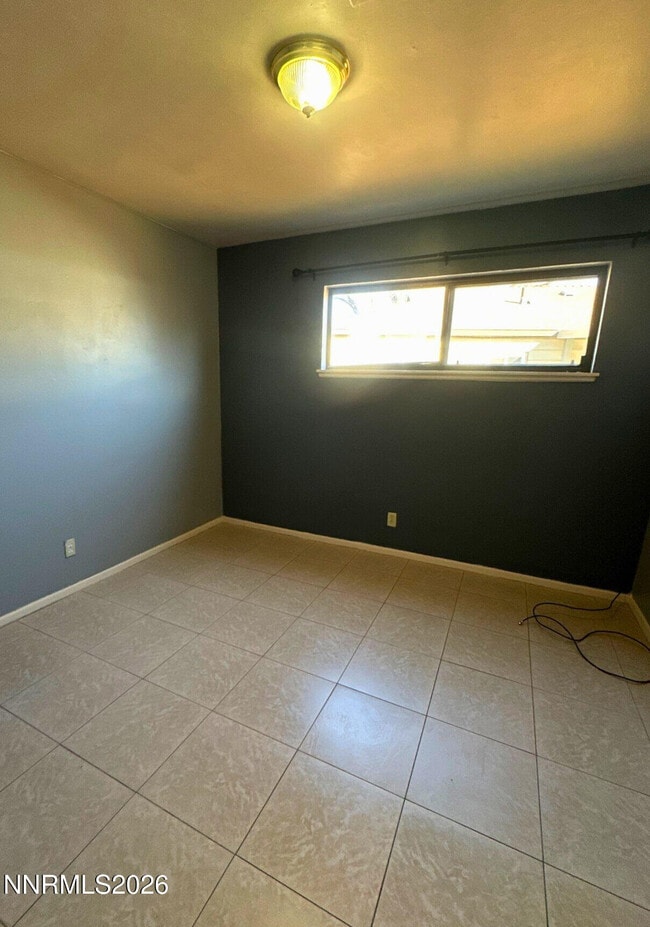 Building Photo - 39 E K St