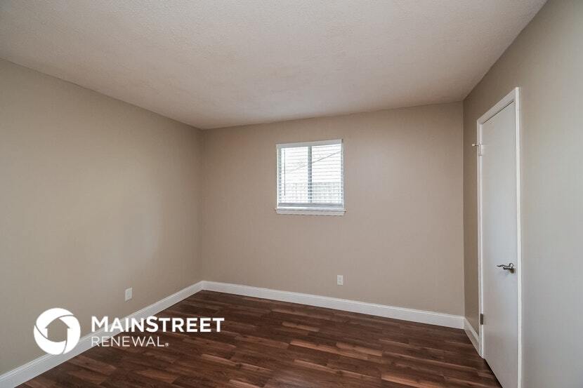 Building Photo - 10927 Horse Track Dr E