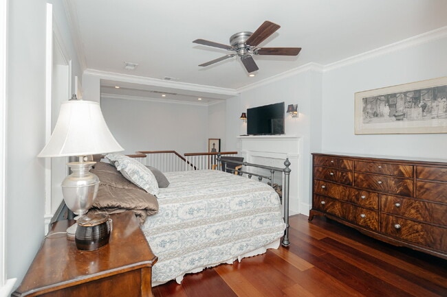 Building Photo - Downtown Retreat: Spacious 1-Bedroom Townhome in Historic Charleston!"