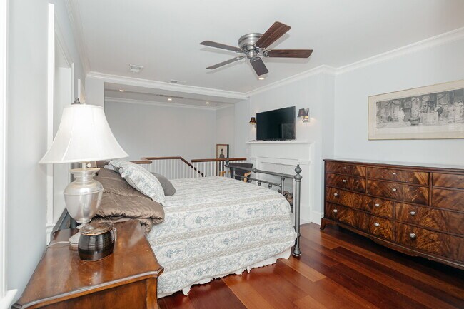 Building Photo - Spacious 1-Bedroom Fully Furnished Townhome in Historic Charleston!