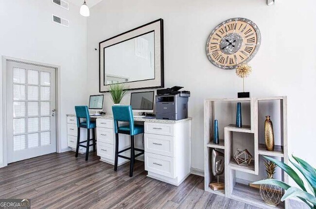 Building Photo - 707 Franklin Dr SE