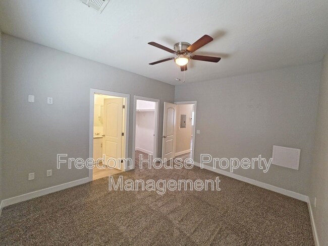 Building Photo - 1121 Sixshooter Ave