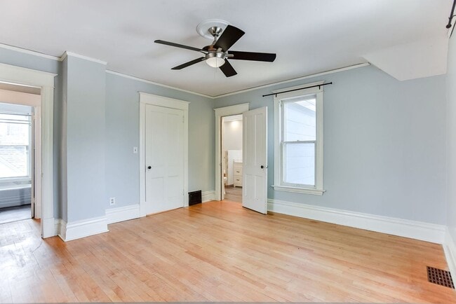 Building Photo - Renovated 3 Bedroom 2 bathroom house. Superb Master suite.
