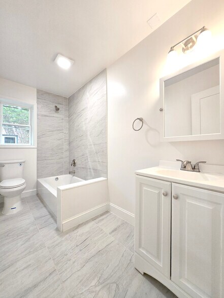 Building Photo - 4526 Avondale St