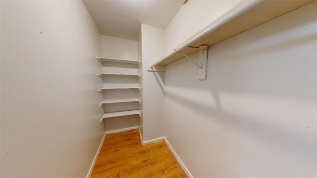 Building Photo - 725 Peppertree Dr