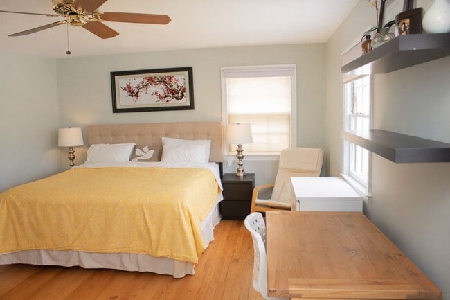 Building Photo - Charming 3BR Colonial with Fully Fenced Yard, Available Now