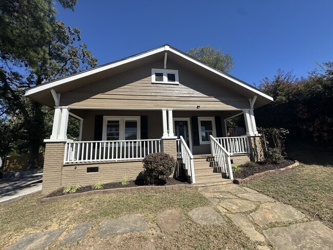 Primary Photo - 3104 W Markham St